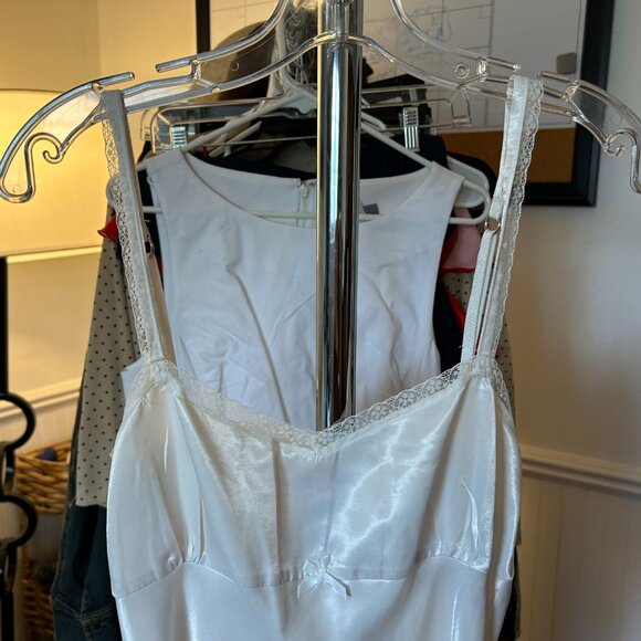 UNIF Cloud Dress - Picture 4 of 8